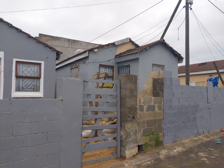 4 Bedroom Property for Sale in Wallacedene Western Cape